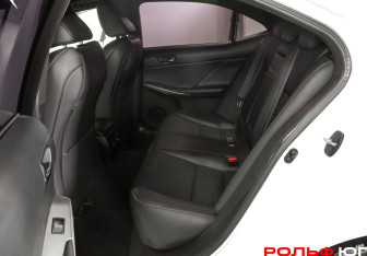Подержанный автомобиль Lexus IS Sedan 2015 года (8 фото)