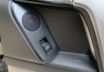 Подержанный автомобиль Toyota Land Cruiser Prado 2010 года (19 фото)