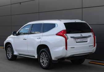 Подержанный автомобиль Mitsubishi Pajero Sport 2019 года (6 фото)