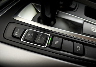 Подержанный автомобиль BMW X5 2015 года (29 фото)