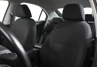 Подержанный автомобиль Skoda Rapid Liftback 2021 года (16 фото)