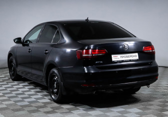 Подержанный автомобиль Volkswagen Jetta Sedan 2016 года (7 фото)