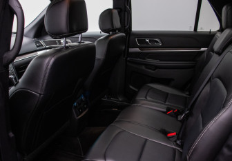 Подержанный автомобиль Ford Explorer 2017 года (13 фото)