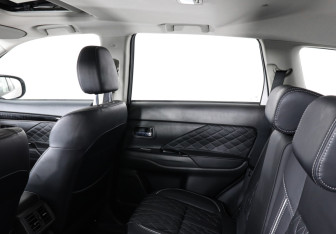 Подержанный автомобиль Mitsubishi Outlander 2022 года (12 фото)