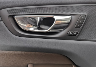 Подержанный автомобиль Volvo XC60 2019 года (27 фото)