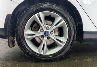 Подержанный автомобиль Ford Focus Sedan 2013 года (18 фото)