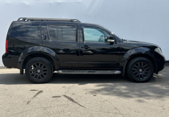 Подержанный автомобиль Nissan Pathfinder 2010 года (4 фото)