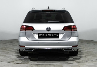 Подержанный автомобиль Volkswagen Golf Hatchback 2019 года (4 фото)