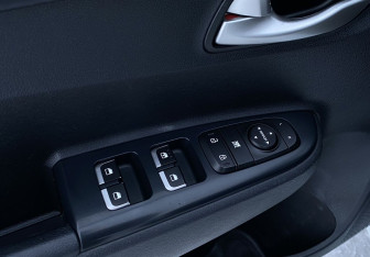 Подержанный автомобиль Kia Rio Sedan 2020 года (12 фото)