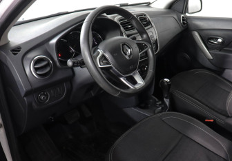 Подержанный автомобиль Renault Logan Sedan 2019 года (9 фото)