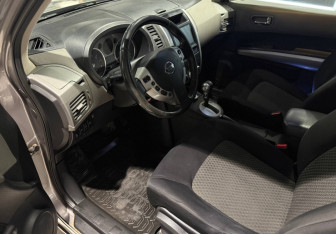 Подержанный автомобиль Nissan X-Trail 2008 года (12 фото)