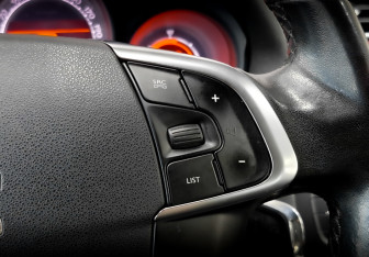 Подержанный автомобиль Citroen C4 Hatchback 2014 года (26 фото)