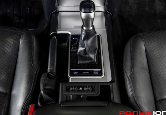 Подержанный автомобиль Toyota Land Cruiser Prado 2017 года (20 фото)