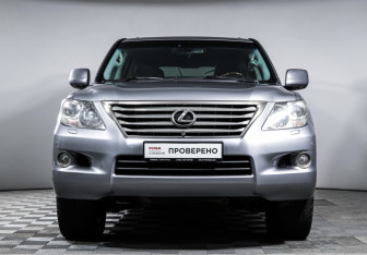 Подержанный автомобиль Lexus LX 2010 года (2 фото)