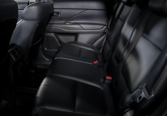 Подержанный автомобиль Mitsubishi Outlander 2019 года (10 фото)