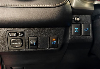 Подержанный автомобиль Toyota RAV4 2016 года (15 фото)