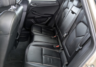 Подержанный автомобиль Porsche Macan 2016 года (12 фото)