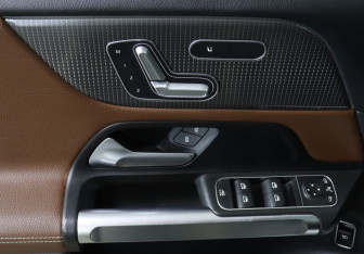 Подержанный автомобиль Mercedes-Benz GLB 2021 года (19 фото)