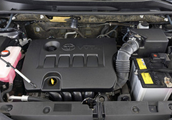 Подержанный автомобиль Toyota RAV4 2014 года (9 фото)