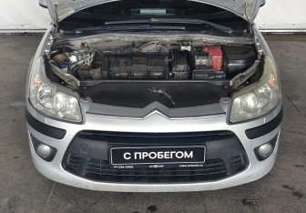 Подержанный автомобиль Citroen C4 Hatchback 2009 года (9 фото)