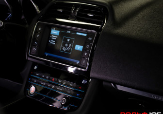 Подержанный автомобиль Jaguar F-Pace 2017 года (19 фото)