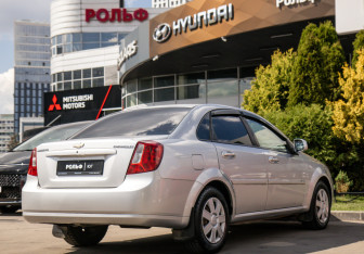 Подержанный автомобиль Chevrolet Lacetti Sedan 2012 года (4 фото)