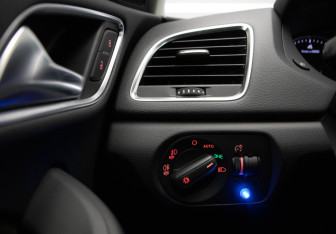 Подержанный автомобиль Audi Q3 2013 года (13 фото)