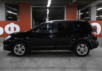 Подержанный автомобиль Nissan Qashqai+2 2011 года (8 фото)