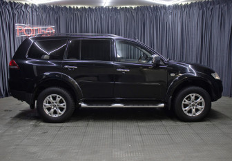Подержанный автомобиль Mitsubishi Pajero Sport 2014 года (4 фото)