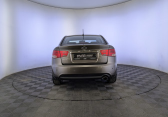 Подержанный автомобиль Kia Cerato Sedan 2009 года (6 фото)