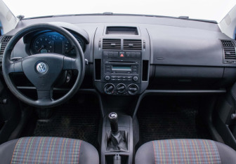 Подержанный автомобиль Volkswagen Polo Hatchback 2007 года (13 фото)