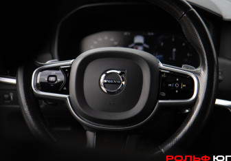 Подержанный автомобиль Volvo V90 Cross Country 2017 года (13 фото)