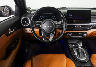 Подержанный автомобиль Kia K3 Sedan 2021 года (8 фото)
