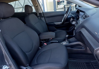Подержанный автомобиль Kia Rio Hatchback 2016 года (20 фото)