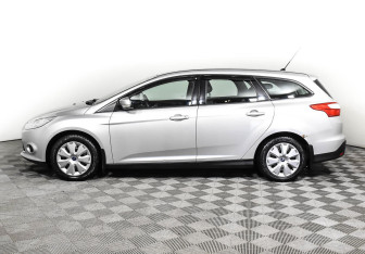 Подержанный автомобиль Ford Focus Wagon 2012 года (3 фото)