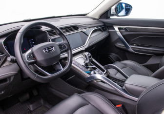 Подержанный автомобиль Geely Atlas Pro 2022 года (10 фото)