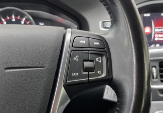 Подержанный автомобиль Volvo V60 Cross Country 2018 года (24 фото)