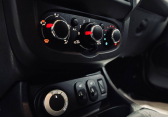 Подержанный автомобиль Renault Duster 2015 года (11 фото)