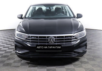 Подержанный автомобиль Volkswagen Jetta Sedan 2019 года (2 фото)