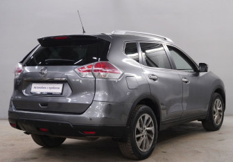 Подержанный автомобиль Nissan X-Trail 2016 года (7 фото)