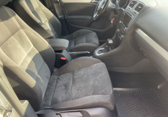 Подержанный автомобиль Volkswagen Golf Hatchback 2009 года (9 фото)