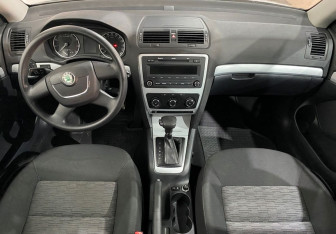 Подержанный автомобиль Skoda Octavia Liftback 2008 года (9 фото)