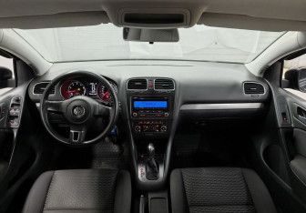 Подержанный автомобиль Volkswagen Golf Hatchback 2011 года (13 фото)