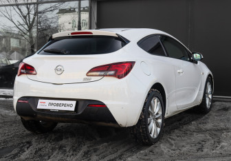 Подержанный автомобиль Opel Astra Hatchback 2014 года (4 фото)