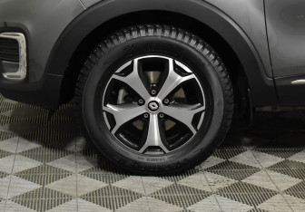 Подержанный автомобиль Renault Kaptur 2020 года (7 фото)