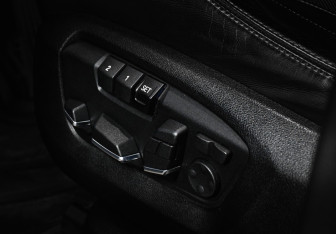 Подержанный автомобиль BMW X5 M 2016 года (17 фото)