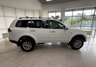 Подержанный автомобиль Mitsubishi Pajero Sport 2013 года (4 фото)
