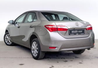Подержанный автомобиль Toyota Corolla Sedan 2014 года (7 фото)