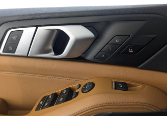 Подержанный автомобиль BMW X5 2019 года (22 фото)