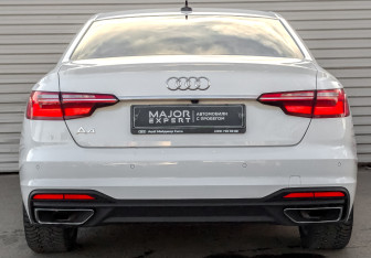 Подержанный автомобиль Audi A4 Sedan 2021 года (6 фото)